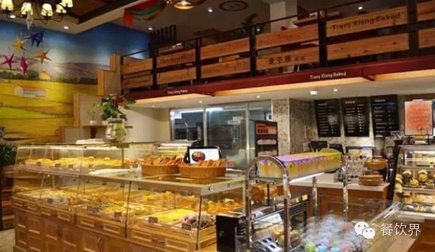 连锁烘焙店扩大堂食进军“轻餐饮”，元素跨界成趋势！|饮品报