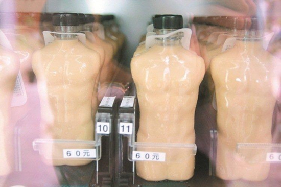 台南这家特色奶茶贩卖机在卖“六块肌小鲜肉”|饮品报