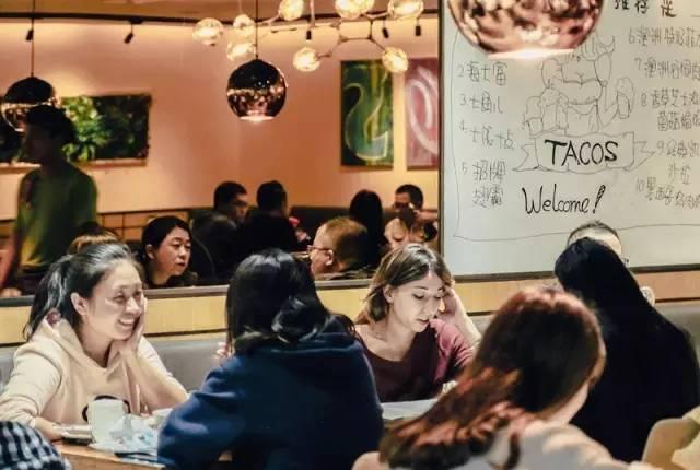 天呐！他开了60多家店，竟然1道菜也不会做|饮品报