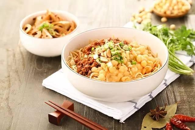 他把一个单品做到整个城市为之“疯狂”，背后的秘密竟是这样！|饮品报
