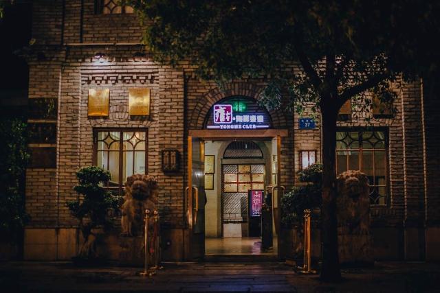 跨界做餐饮，单店日均流水43万，已经火爆了四年|饮品报