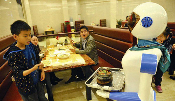 机器人当服务员 是营销噱头，还是行业升级|饮品报