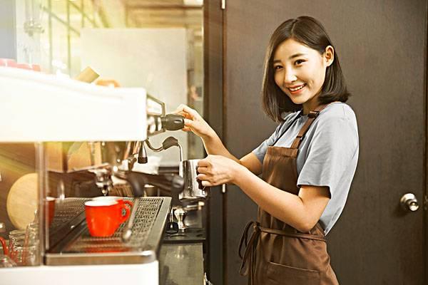 为什么有的餐饮店总是在转让？原来都是店老板第一步走错了！|饮品报