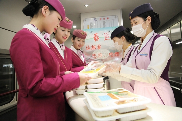 探访高铁盒饭生产基地:15元的仍生产 45元的最多|饮品报