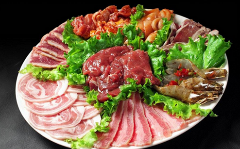 餐饮“潜规则”：平价自助餐厅流行“假肉”混掺