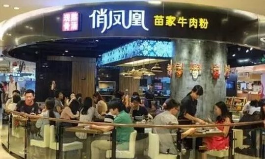 一年100万碗米粉，日翻台22.9次，俏凤凰坪效是麦当劳2倍