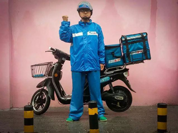 与生活相爱相杀的外卖小哥：让我把衣服脱了才能进|饮品报