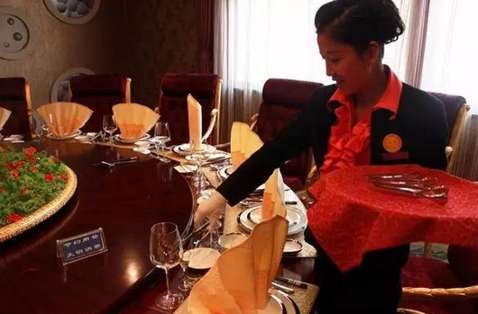 餐厅的老员工不服管，应该怎么办？|饮品报