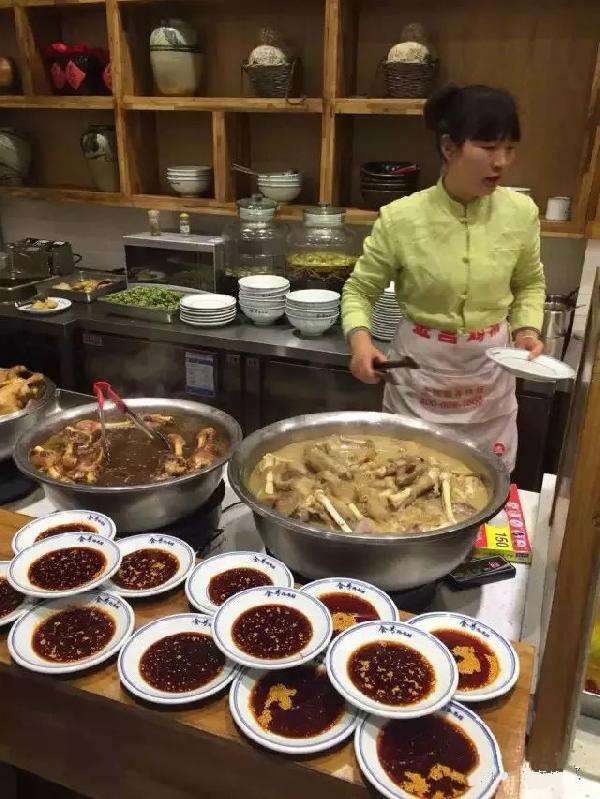 食号烩面馆：只卖一碗面，日翻台六次，营业额达3万！|饮品报