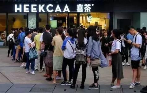 为啥店门口排队的总是喜茶？不仅仅因为老板是90后！|饮品报