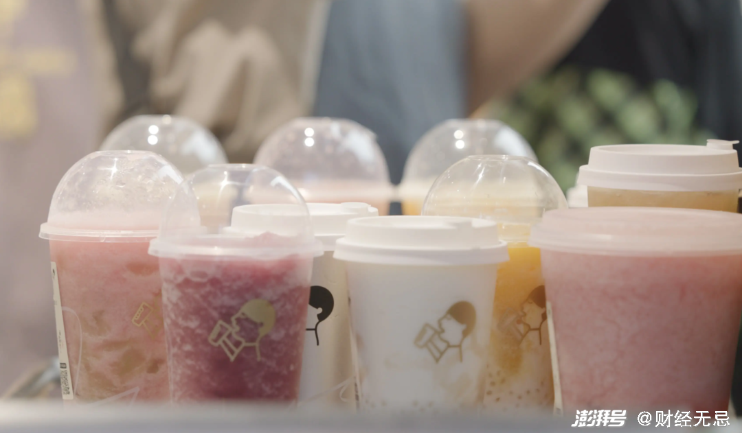 拉上甄嬛传，喜茶再破圈，新茶饮们为何集体靠联名续命？|饮品报