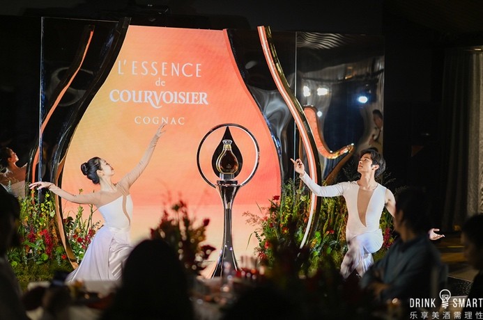 COURVOISIER馥华诗L'ESSENCE干邑白兰地开启跨越百年非凡之旅