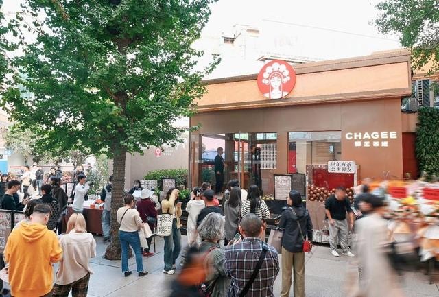 霸王茶姬全川首家TEA BAR旗舰店亮相春熙路 塑造新一代好茶空间体验