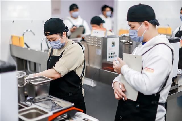 喜茶亮相央视新闻就业季公益直播，调饮师成“95后”热门新职业|饮品报