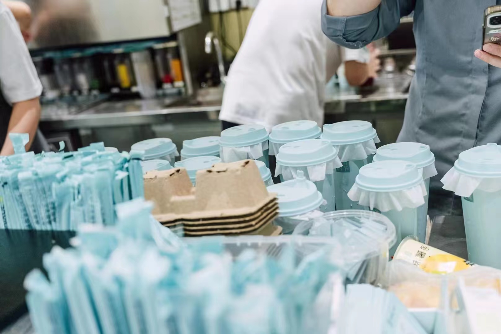 奈雪的茶全线饮品销量涨幅超200%|饮品报