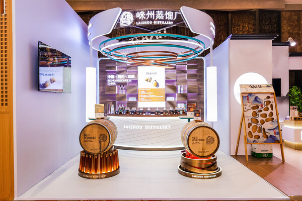 崃州白色烈酒携椒语金酒&岭洌伏特加惊艳亮相Whisky L! 邀你再次品鉴本土风味匠心之作|饮品报