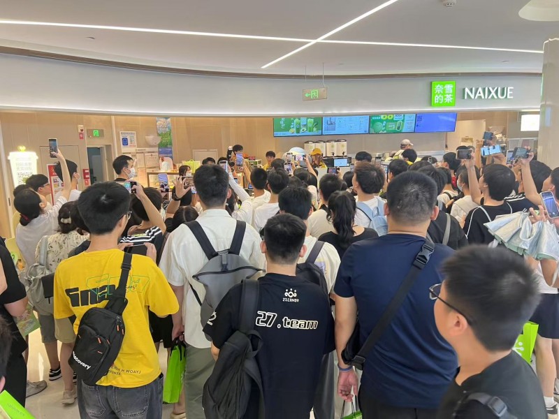 门店爆单、玩家疯抢！奈雪联名QQ 飞车：打造年轻化融合新样本|饮品报