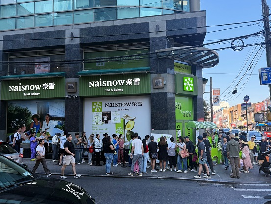 奈雪纽约快闪店排长队上热搜，这杯茶凭什么让纽约人上头？
